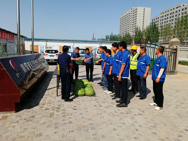 陜煤建設澄合分公司夏季送清涼進陜北片區(qū)施工現(xiàn)場