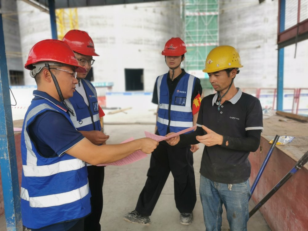 “炎值”勁爆！看陜煤建設(shè)韓城分公司土建十一項目部如何積極應(yīng)對高溫“烤”驗