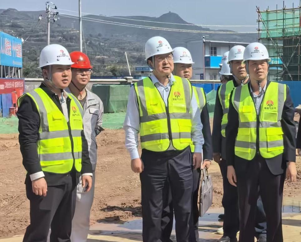 陜西省煤層氣黨委委員、紀(jì)委書(shū)記董巨國(guó)一行深入天工公司土建第二十一項(xiàng)目部開(kāi)展節(jié)前檢查指導(dǎo)工作