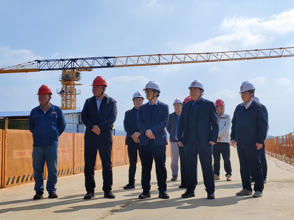 省紀(jì)委監(jiān)委駐陜煤集團(tuán)紀(jì)檢監(jiān)察組組長、集團(tuán)黨委委員、紀(jì)委書記閆恒光一行深入陜煤汨羅電廠項(xiàng)目調(diào)研指導(dǎo)工作